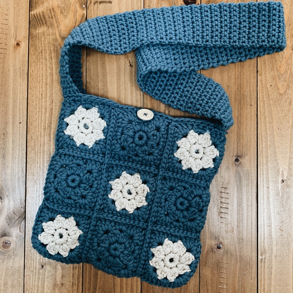 Crochet flower crossbody purse